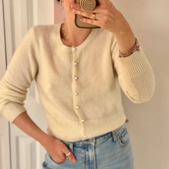 Abercrombie Pearl-Button Crewneck Cardigan Sweater in Cream- Size Medium - Picture 11 of 14